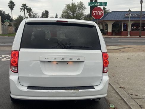 Used 2019 Dodge Grand Caravan SE w/ UConnect Hands-Free Group image 6