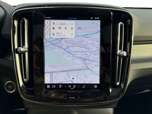 Certified 2025 Volvo XC40 B5 Plus image 17