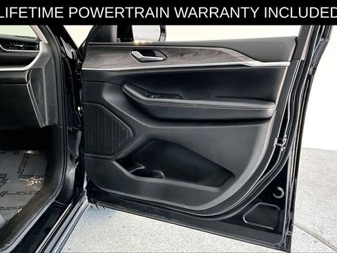Used 2024 Jeep Grand Cherokee Limited w/ Black Appearance Package RWD image 24