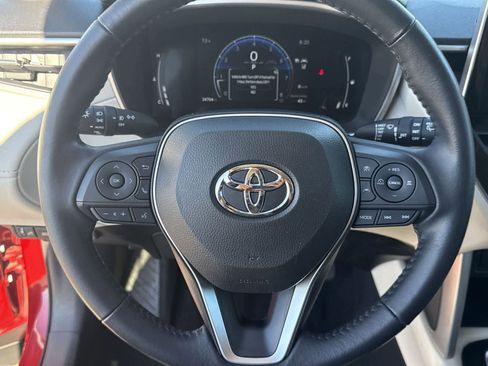 Used 2023 Toyota Corolla Cross XLE image 26