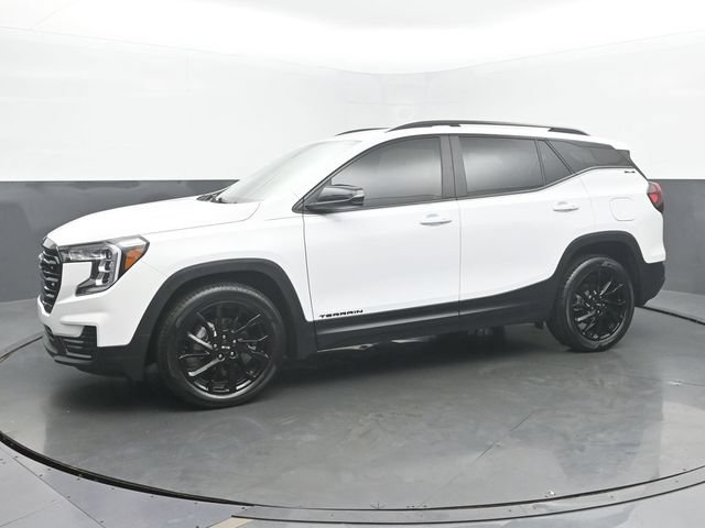 Used 2024 GMC Terrain SLE w/ Driver Convenience Package FWD image 2