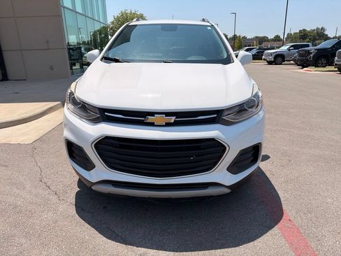 Used 2018 Chevrolet Trax LT w/ LT Convenience Package FWD image 16