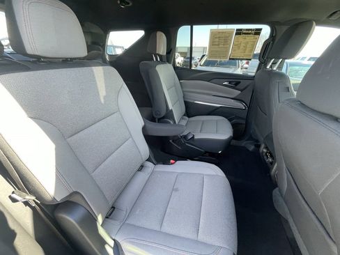 Used 2025 Chevrolet Traverse LT image 28