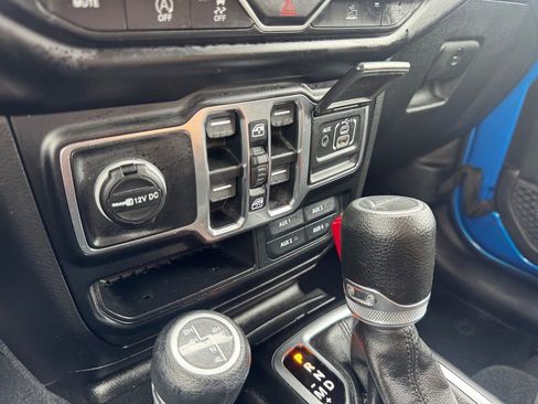 Used 2022 Jeep Gladiator Sport AWD/4WD image 15