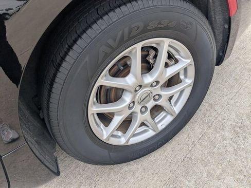 Used 2024 Chrysler Pacifica Touring-L image 21