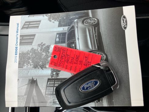 Used 2019 Ford Edge SE FWD image 38