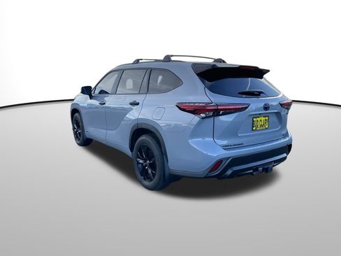 Certified 2024 Toyota Highlander XLE image 6
