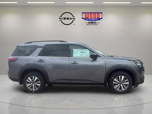 New 2026 Nissan Pathfinder SL AWD/4WD image 2