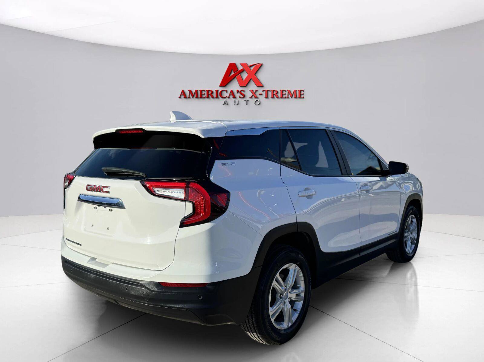 Used 2024 GMC Terrain SLE FWD image 6
