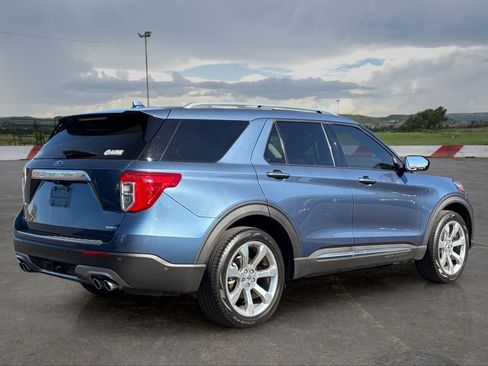 Used 2020 Ford Explorer Platinum w/ Premium Technology Package AWD/4WD image 3