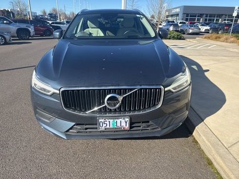 Used 2019 Volvo XC60 T5 Momentum w/ Multimedia Package image 5