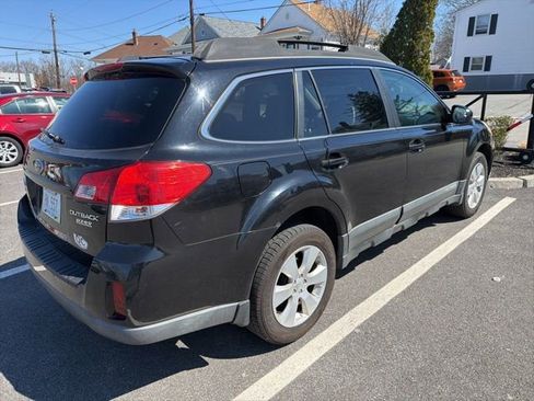 Used 2010 Subaru Outback 2.5i Premium image 3