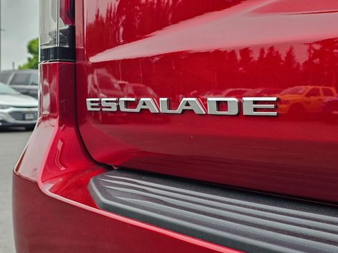 Used 2022 Cadillac Escalade Premium Luxury AWD/4WD image 16