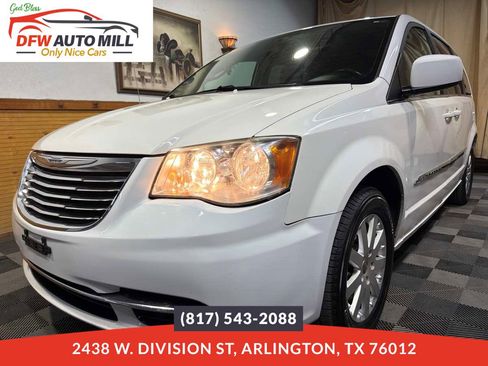 Used 2014 Chrysler Town & Country Touring FWD image 1
