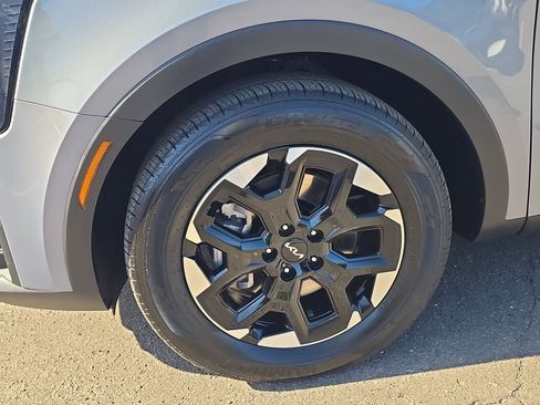 Certified 2025 Kia Sorento S image 36
