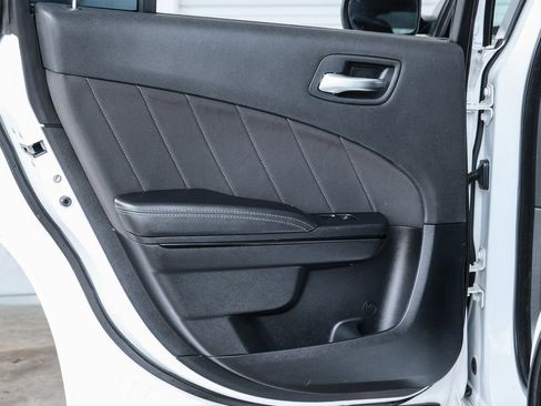 Used 2017 Dodge Charger R/T w/ Blacktop Package image 33