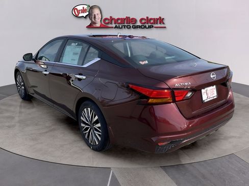 Used 2024 Nissan Altima 2.5 SV image 3