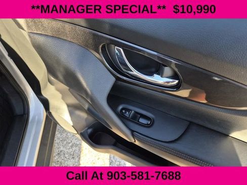 Used 2018 Nissan Rogue SV w/ Sun & Sound Touring Package image 15