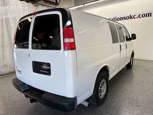 Used 2012 Chevrolet Express 3500 image 7