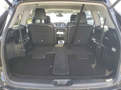 Used 2018 Toyota Highlander XLE image 8
