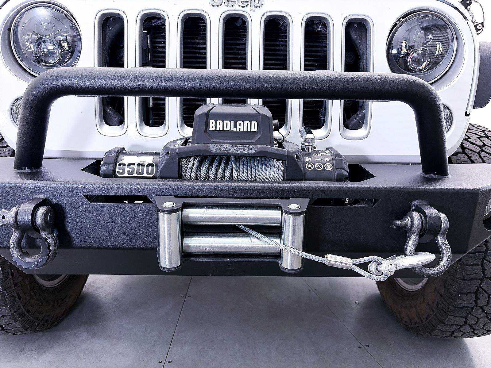 Used 2016 Jeep Wrangler Unlimited Sahara w/ Connectivity Group AWD/4WD image 2