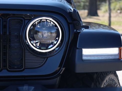 Used 2025 Jeep Gladiator Willys image 16