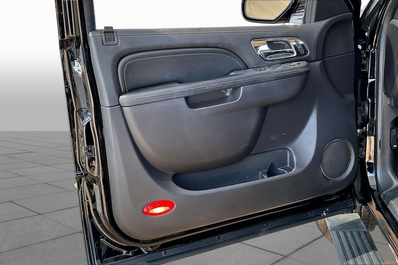 Used 2013 Cadillac Escalade Platinum AWD/4WD image 22