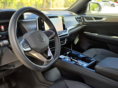 Used 2025 Volkswagen Atlas Cross Sport SE AWD/4WD image 25