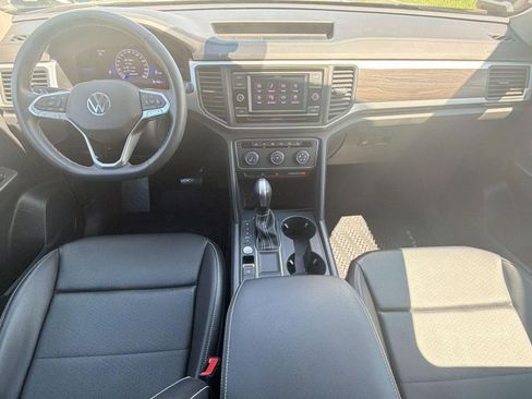 Certified 2022 Volkswagen Atlas SE image 16