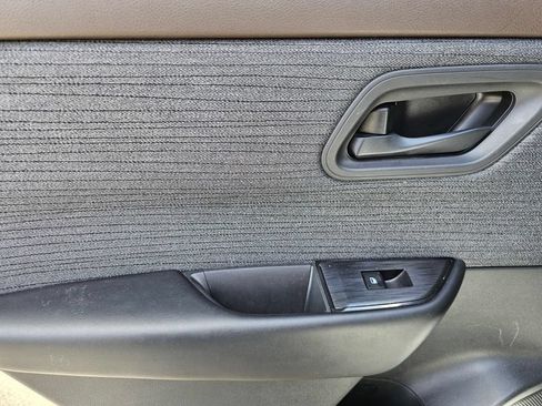 Used 2023 Nissan Rogue S FWD image 13