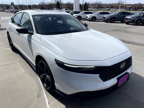 Used 2024 Honda Accord Sport image 4