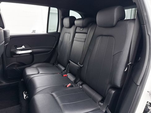 Used 2021 Mercedes-Benz GLB 250 image 28