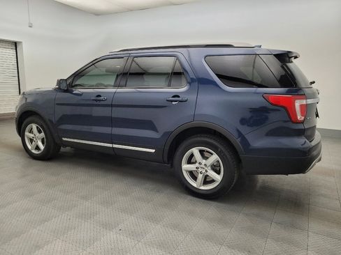 Used 2017 Ford Explorer XLT w/ Equipment Group 202A AWD/4WD image 3