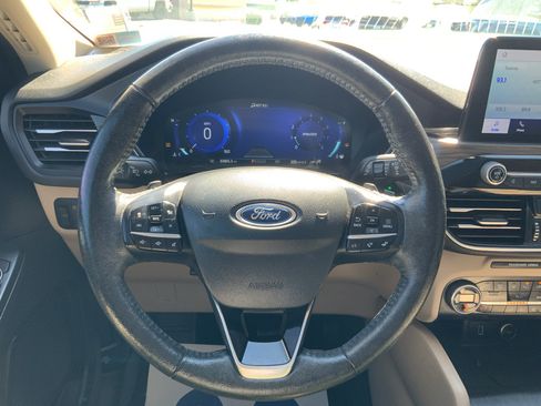 Used 2020 Ford Escape Titanium AWD/4WD image 12