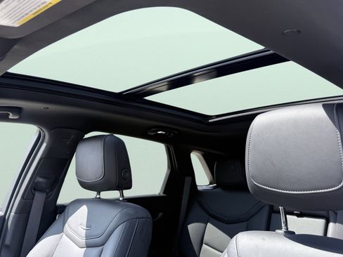 Used 2024 Cadillac XT5 Premium Luxury image 2