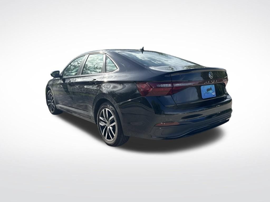 Used 2025 Volkswagen Jetta SE FWD image 6
