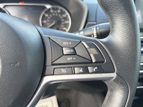 Used 2024 Nissan Altima 2.5 SV FWD image 18