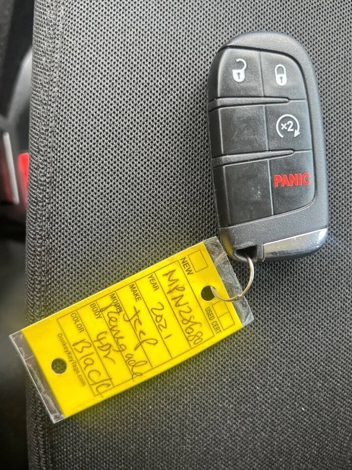 Used 2021 Jeep Renegade Latitude FWD image 17