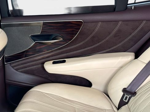 Used 2018 Lexus LS 500 w/ Luxury Package image 14