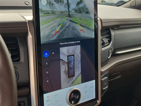 Used 2024 Ford Expedition King Ranch image 32