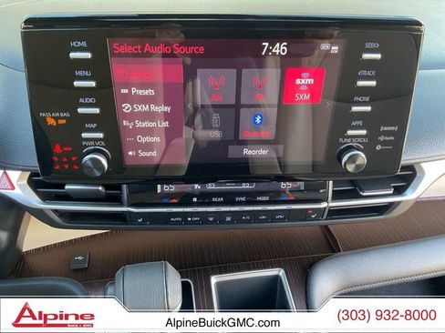 Used 2022 Toyota Sienna XLE image 11