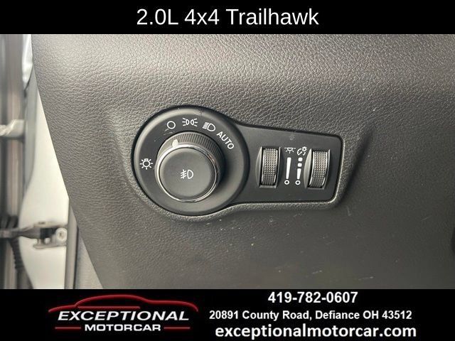 Used 2025 Jeep Compass Trailhawk AWD/4WD image 36