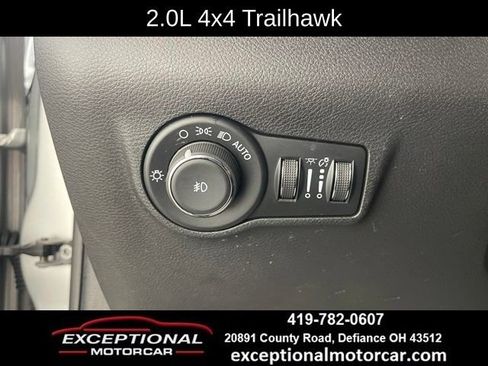 Used 2025 Jeep Compass Trailhawk AWD/4WD image 36