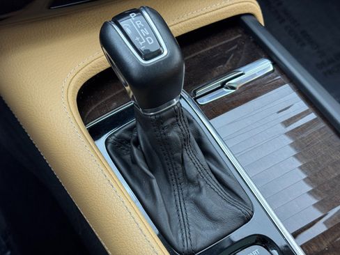 Used 2016 Volvo XC90 T6 Momentum w/ Momentum Plus Package image 27