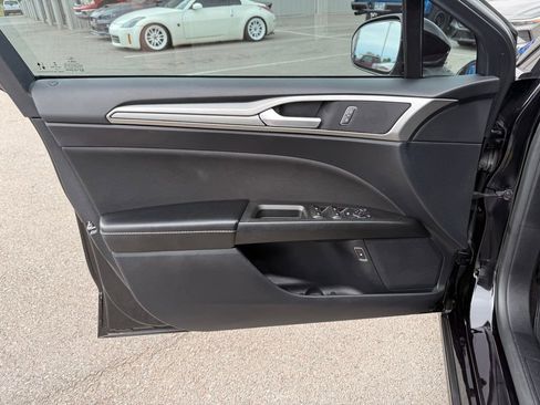 Used 2020 Ford Fusion SE image 6