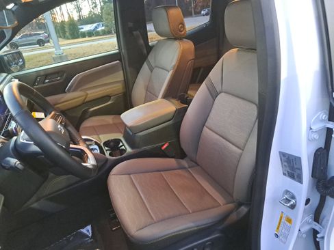 Used 2024 Chevrolet Colorado ZR2 w/ ZR2 Convenience Package III image 14