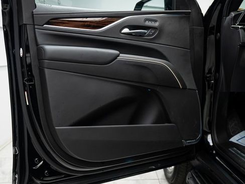 Used 2022 Cadillac Escalade Premium Luxury image 28