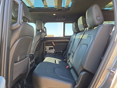 Used 2023 Land Rover Defender 130 SE image 13
