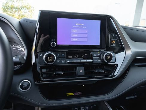 Certified 2025 Toyota Highlander XLE image 17