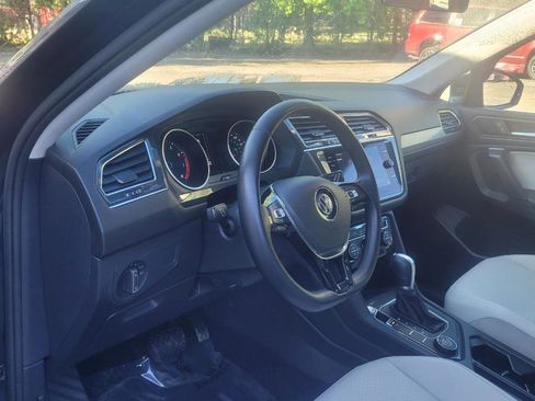 Used 2019 Volkswagen Tiguan SE w/ Panoramic Sunroof Package AWD/4WD image 18